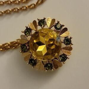 Avon "Sun Brilliants" 1974 Stunning Faux Green Peridot & Topaz Pendant/Pin Chain